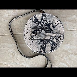 Steve Madden snakeskin circle crossbody purse